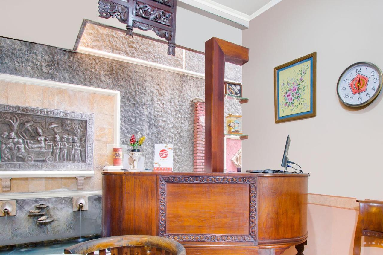 Oyo 3217 The Ts Homestay Malang Esterno foto