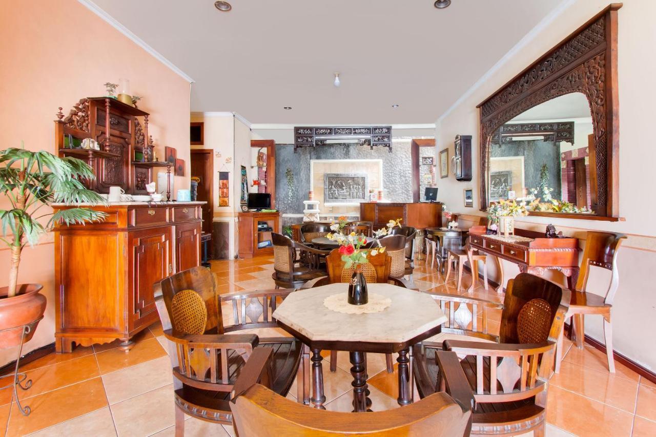 Oyo 3217 The Ts Homestay Malang Esterno foto