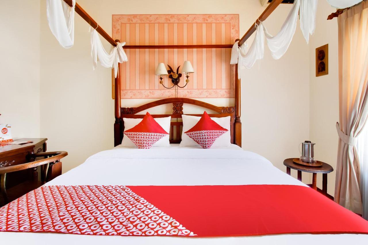 Oyo 3217 The Ts Homestay Malang Esterno foto