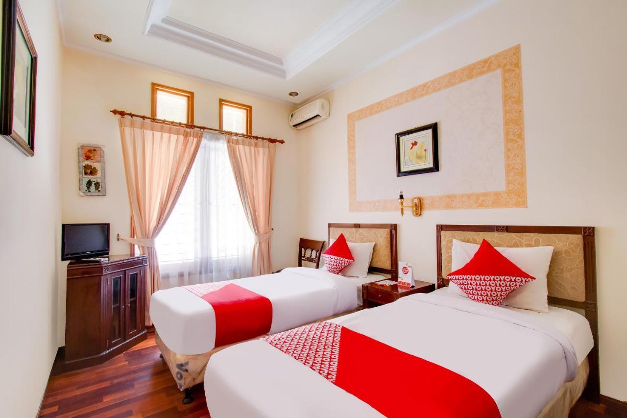 Oyo 3217 The Ts Homestay Malang Esterno foto