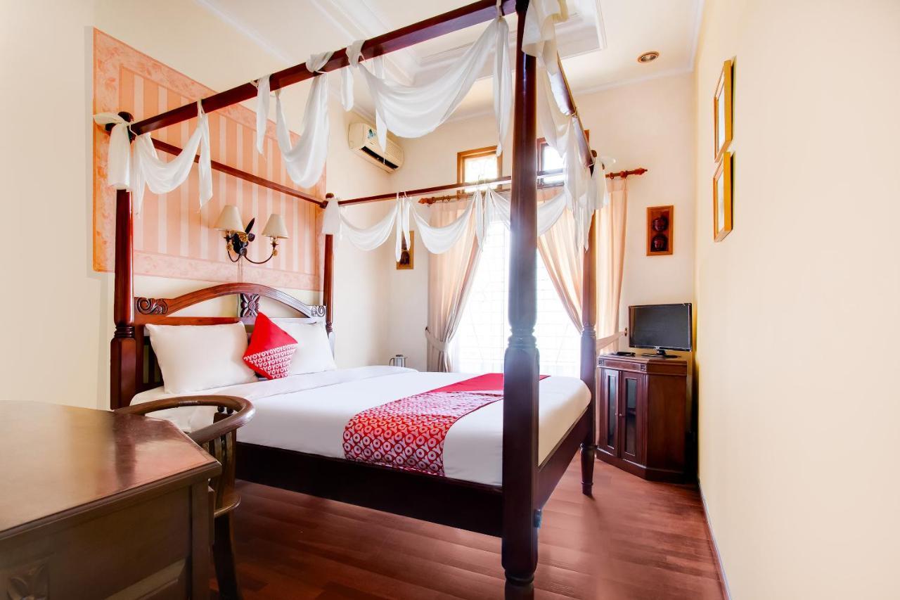 Oyo 3217 The Ts Homestay Malang Esterno foto