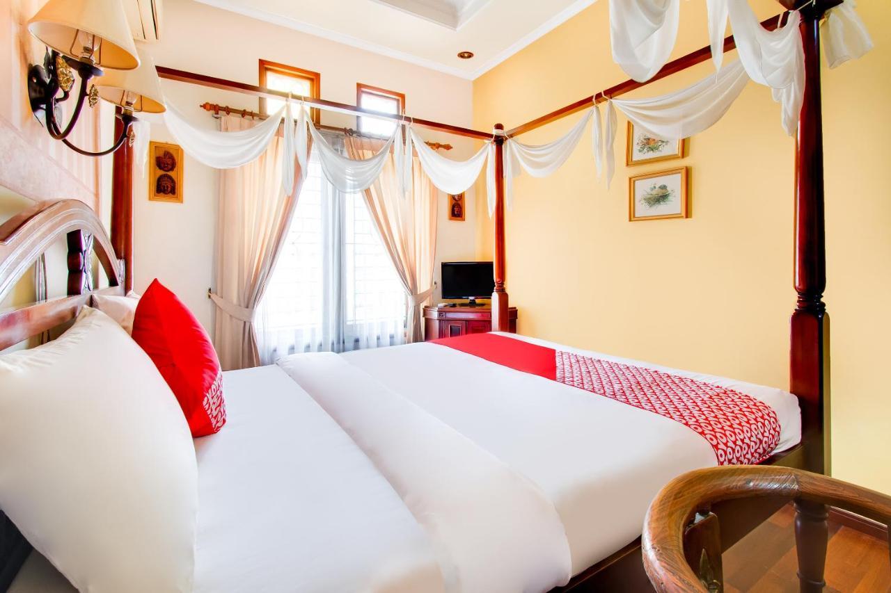 Oyo 3217 The Ts Homestay Malang Esterno foto